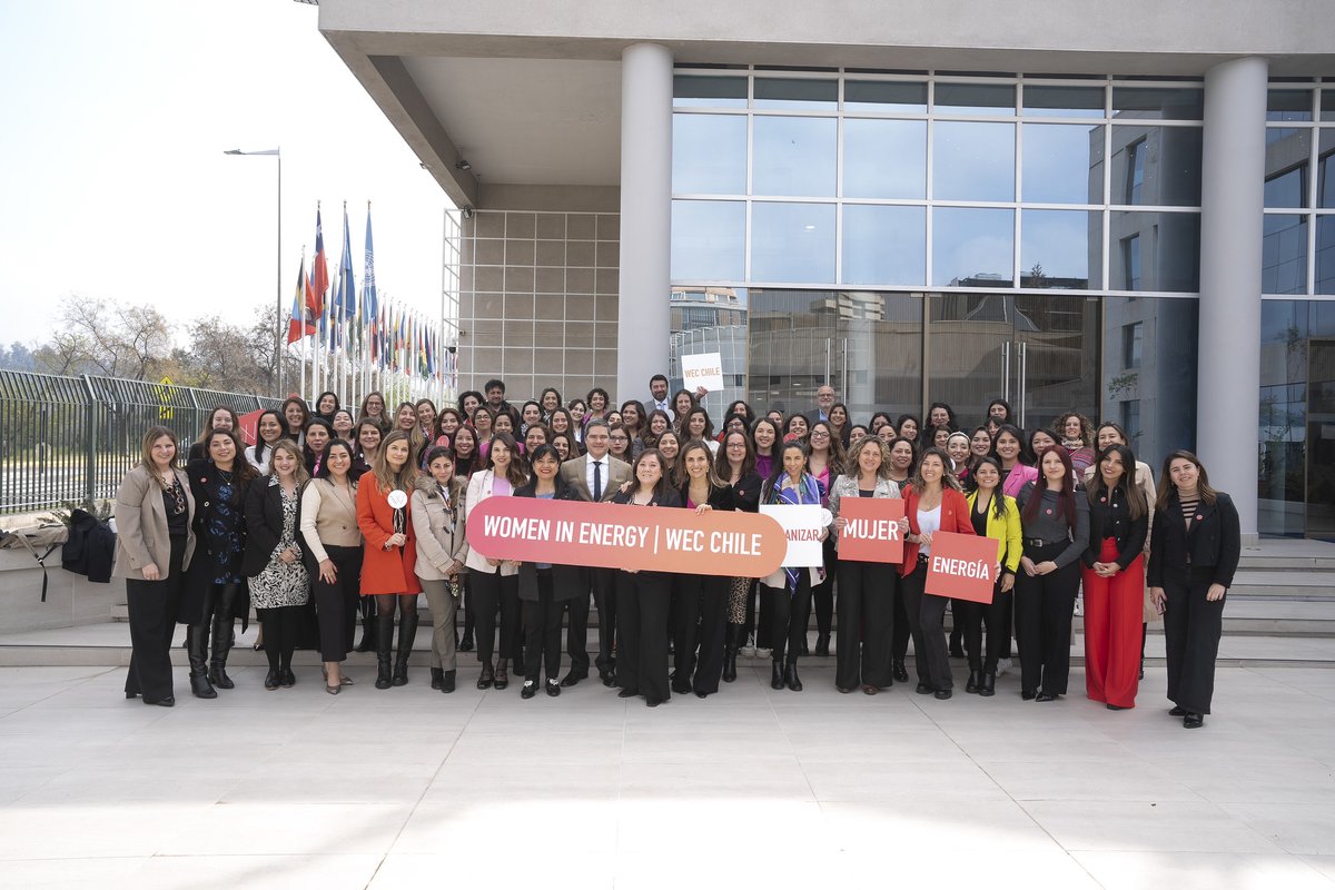 r_electricidad's tweet photo. 🌍⚡World Energy Council - WEC Chile: Más de 200 mujeres líderes del sector energético se reúnen⚡

Las seis generaciones del programa #WomanInEnergy se reunieron con el subsecretario de Energía, Luis Felipe Andrés Ramos Barrera

 ⏰📲Detalles: https://t.co/vkIgAosHpp https://t.co/TxZeMEDmDE