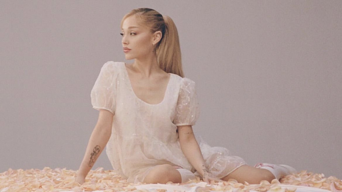 agrandeawards's tweet image. 📈| ARIA Awards STATS on X 
(Most Popular International Artist)

#1. — 617.1k [+46.5k]
#2. Ariana Grande — 519.6k [+39.5k]

Repost &amp;amp; reply with 
“I’m voting for #ARIASARIANA”

🏁 GOAL: 1.000 replies
 aria.com.au/vote