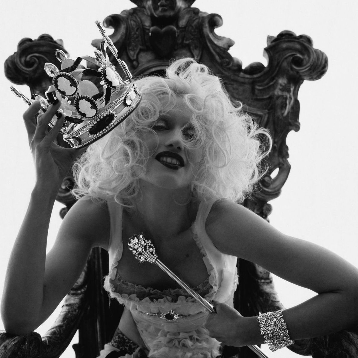 britmebaby's tweet photo. The queen’s birthday… they should be closing schools https://t.co/77dST4tRnq