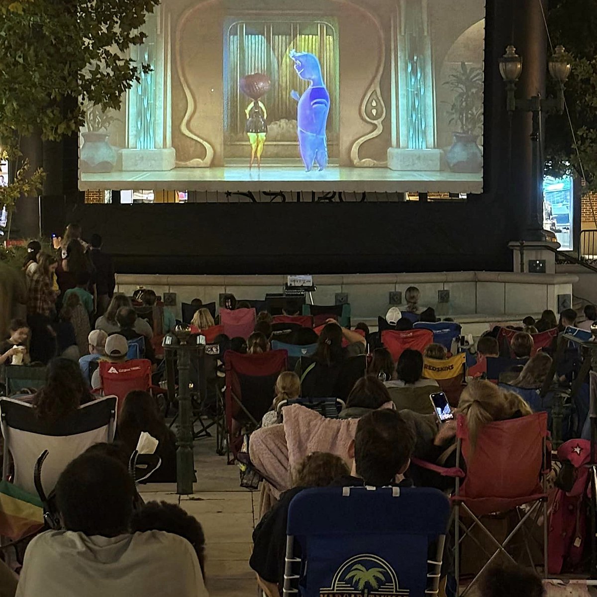 VBTownCenter's tweet image. Our Movies in the Plaza series continues this month with free showings of family-friendly movies every Saturday night. 🍿

🎬 10/5 at 6:30 pm | Ghostbusters Frozen Empire
🎬 10/12 at 6 pm | Wonka
🎬 10/19 at 6 pm | Despicable Me 4
🎬 10/26 at 6 pm | Nightmare Before Christmas