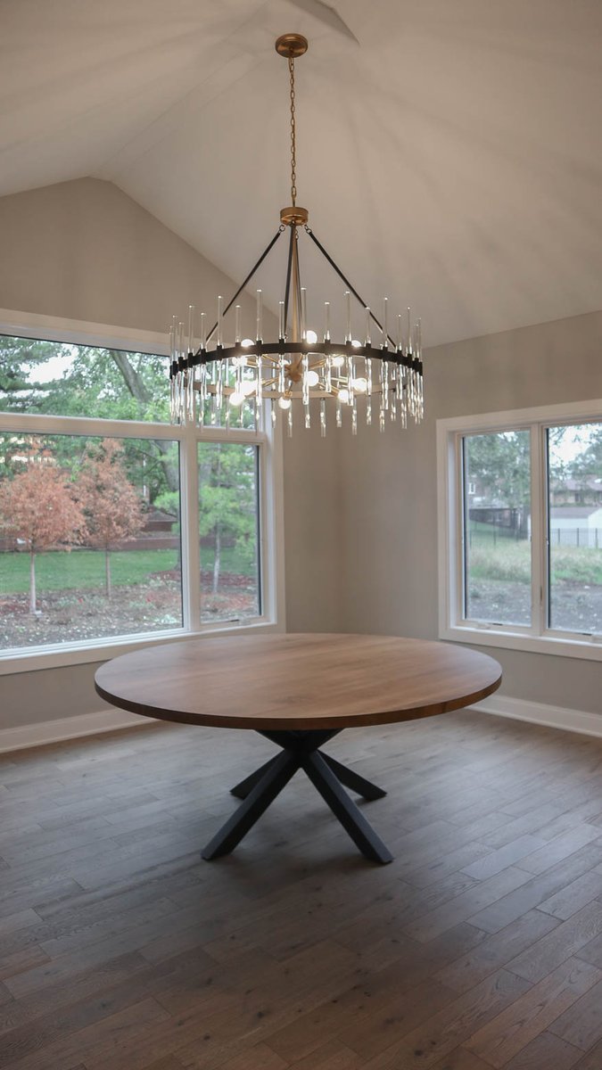 HandmadeTables's tweet image. A 72&quot; round gracing this new home project with Room Revive!

#homebuild #newhomebuilds #homerglenhomes #homerenovations
