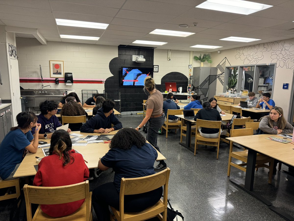 AllisonCunniff's tweet photo. Students in Ms. Jimenez’s Art I class learned scratch board techniques using a black and white self portrait https://t.co/HDDgyihvc5