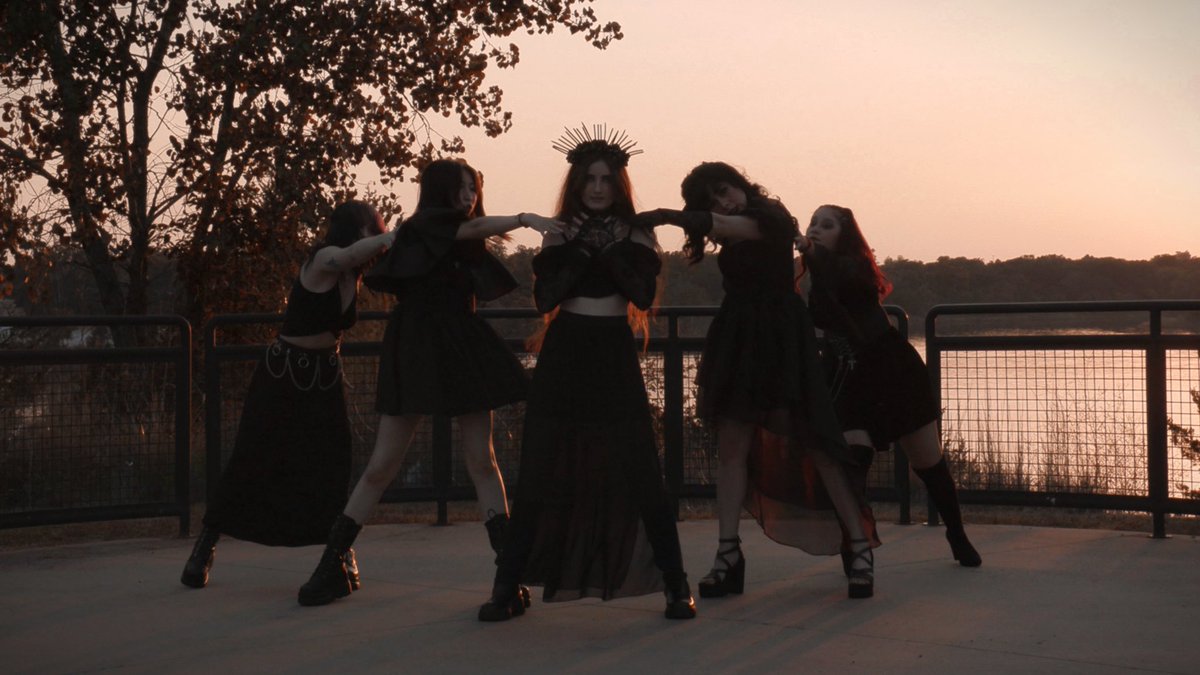 DearDaisy_twt's tweet photo. Hollow Queen drops TOMORROW at 5:00pm CDT!! Here’s a sneak peek with some of our favorite screencaps from the music video 👀 https://t.co/Gy3Sp7spjt https://t.co/9my1w5duyq