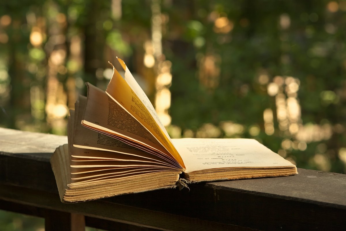PriestleyCentre's tweet photo. Poets have long used their craft to reframe issues, convey emotion and share ideas, and climate change is an increasing feature of poetry worldwide 🌍📜

This #NationalPoetryDay we’re highlighting the work of Leeds poets inspired by conversations with our climate researchers 👇 https://t.co/PdSGjSA8w9
