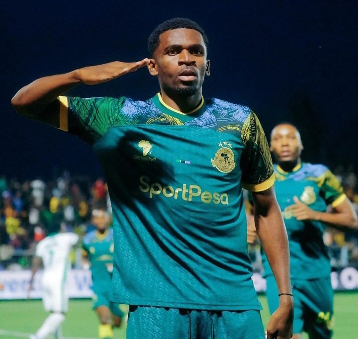 BmMwakalobo's tweet photo. Kuna namna yanga Inapoteza ubora wake pale wanapo poteza mpira yani
#Mzize + #Baleke +#Azizi_Ki badala waanze kukabia juu wenyewe wanatembea tu. Kocha #Gamond apunguze kiburi cha America asikilize wanacho mwambia wachambuzi kitamsaidia
Japo Mtani atakufa 3 tarehe 19th https://t.co/kLEZ2E3qej