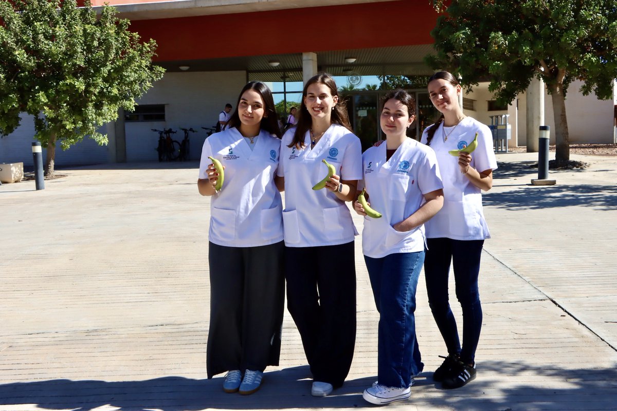 ualmeria's tweet photo. 🍏💪 ¡Día saludable en la UAL! Hoy hemos promovido el deporte, el consumo de fruta y la lucha contra el tabaquismo junto a la @ContraCancerEs. 🏃♀️🍇
Puedes leer más en UALNews 👉
#SoyUAL #UAL #UALSaludable https://t.co/6VJyxhZvnt