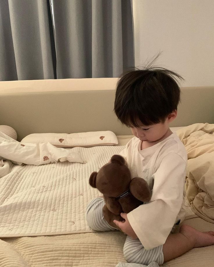 งอนอะไรป๊าครับคนเก่ง ป๊าเอาไปซักนิดเดียว

หนีบหุพิ่กาตุ่ยทำมัย พิ่กาตุ่ยเจ่บนะ

ป๊าขอโทษ ป๊าไม่รู้ให้อภัยป๊าได้ไหมครับ

ดั้ย! แต่ป๊าต้อมให้พิ่กิมซอกแลดก่อนนอนนะ

เดี๋ยวๆคุณ วันนี้กินเยอะแล้ว กินอีกโดนแน่ๆ

ใคจาโดน

ป๊าเนี่ย โดนคนสวยบิดหูขาดแน่ๆให้คุณกินขนมเยอะ