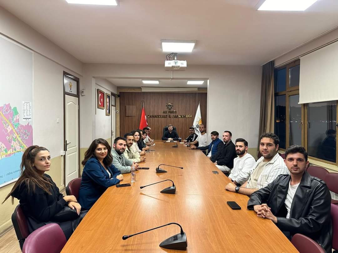 Haftalık olağan İl Yönetim Kurulu toplantımızı İl Gençlik Kolları Başkanımız Alperen Uysal başkanlığında gerçekleştirdik. Yaptığımız ve yapacağımız çalışmaların değerlendirmesini yaptık.

#AKGençlik