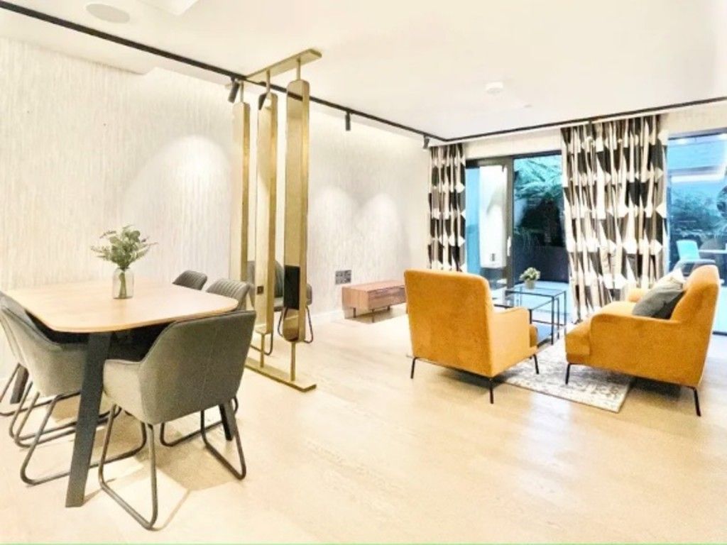 ** New Instruction **
Parker Street, London
Luxury 2-bedroom apartment in the heart of the city with parking and garden terrace.
£5500 pcm, get in touch with us to arrange a viewing: buff.ly/3ZNvqiv