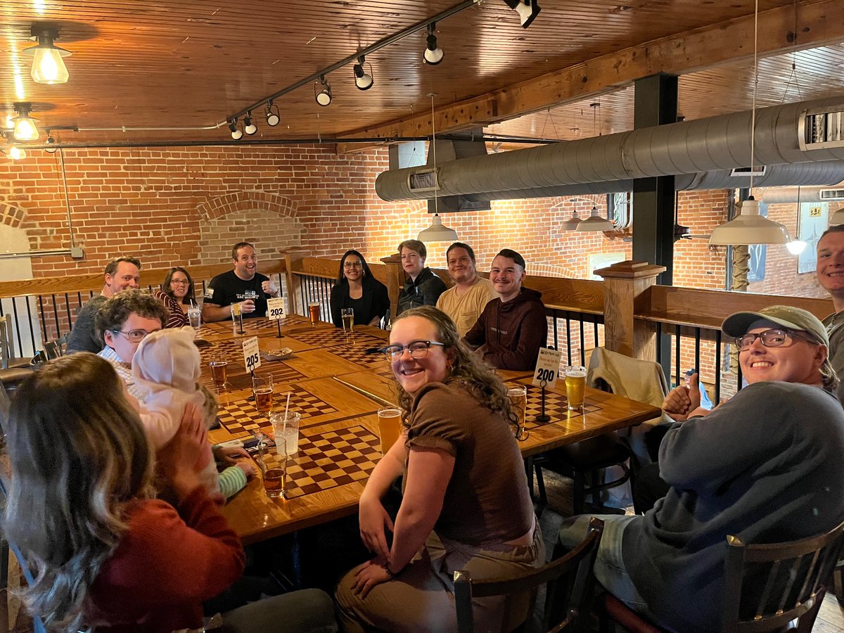 isolellu's tweet image. Had a GREAT visit to our Historiography seminar from @ankahajkova to discuss her forthcoming work “People Without History Are Dust: Queer Desire in the Holocaust”… plus beer and food afterwards at @BellsBrewery. @wmuhistory1