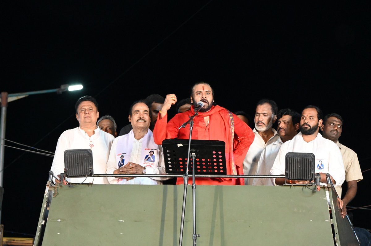 తిరుపతి వారాహి డిక్లరేషన్ సభలో ఏపీ డిప్యూటీ సీఎం పవన్ కళ్యాణ్ గారి సభలో పాల్గొన్న JanaSena Party జిల్లా అధ్యక్షులు డా॥ పసుపులేటి హరిప్రసాద్ గారు. 
#pawankalyan #varahideclaration #Tirupati #udhayanidhistalin #sanathanadharmam #abpdesam