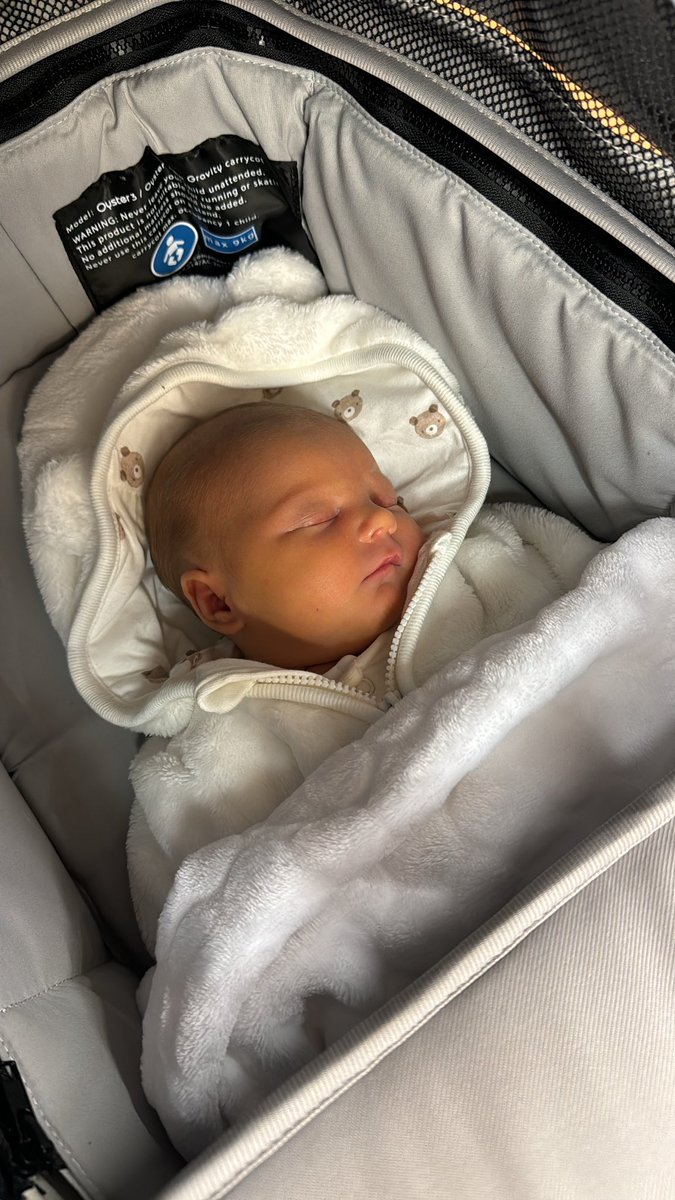 Friday 13th September, the best day of my life☁️ Welcome to the world Mya✨ 

I promise to teach you kindness, resilience and most of all, to be yourself my girl.