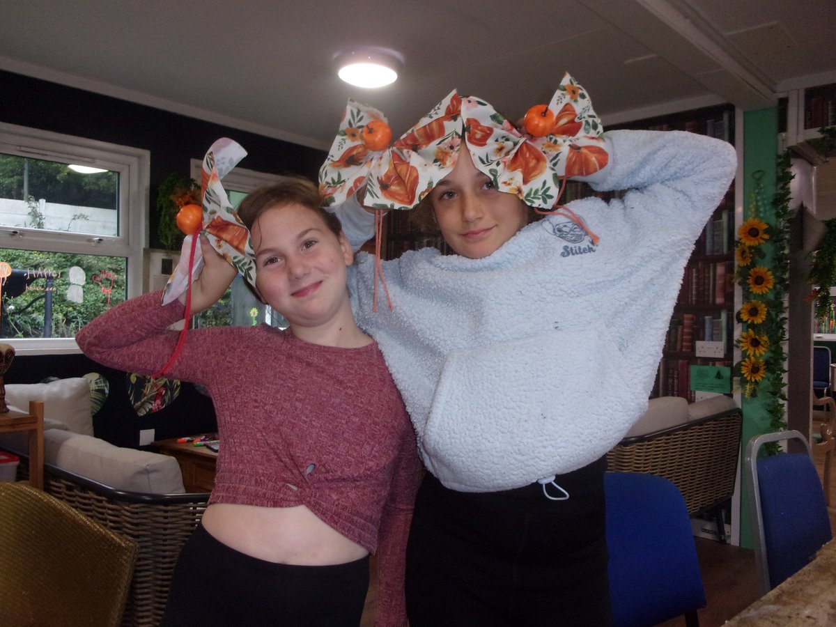 folkestoneshed's tweet image. The girls decorating themselves!