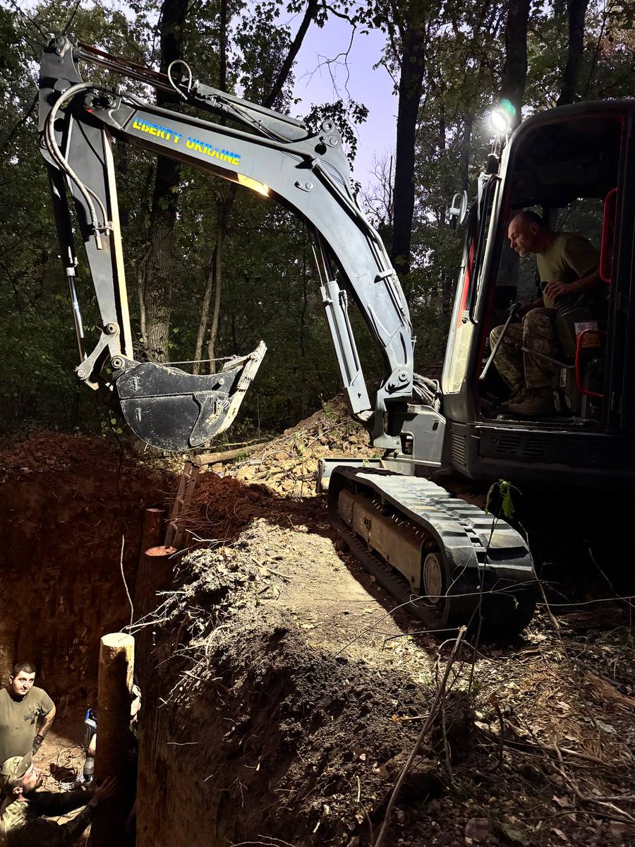 Teoyaomiquu's tweet image. Friends,

Thanks to your generous support through @LibertyUkraineF, the engineering equipment we&apos;ve supplied is running almost around the clock. We&apos;re now adding lights to allow for nighttime operations. As word spreads about how much manpower this equipment saves, more and more…