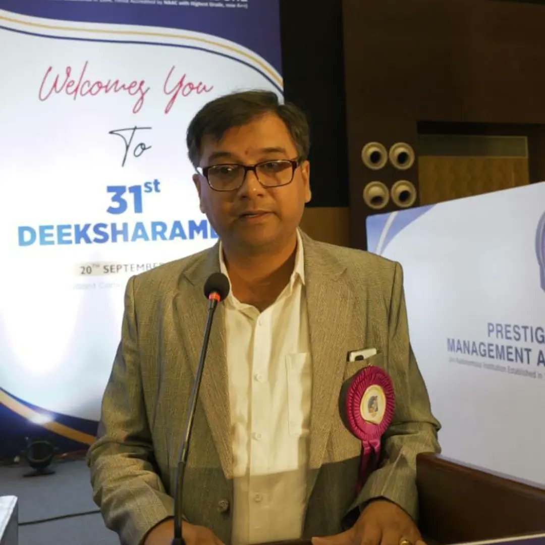 jaroliya_dr's tweet photo. Honored to interact with Shri Shashank Mani Tripathi Ji, Hon'ble Member of Parliament,U.P., during the Invocation Ceremony of MBA Batch 2024 at Brilliant Convention Centre. His insights on Jagrati Yatra are truly inspiring for connecting the youth with India's rich value system. https://t.co/RiUAiOQq64
