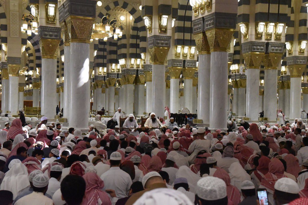 info_iopm's tweet photo. فضيلة الشيخ أ.د. عبد الرزاق بن عبدالمحسن البدر يلقي كلمة توجيهية لطلاب كلية ومعهد المسجد النبوي بعنوان آداب طالب العلم https://t.co/fpuc7MneED