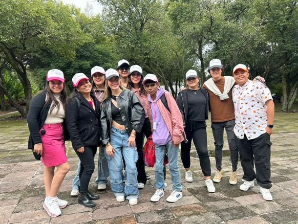 Lemon_Entertain's tweet photo. El martes en la reunión con el club de fans "Paula's Crew" 💕 junto a nuestra querida #PaulaD ❤️ 

Gracias por el apoyo. Recuerden que también pueden ser parte de estos eventos. 😜 Atentos. 👌🏻 https://t.co/tprvuZCQml