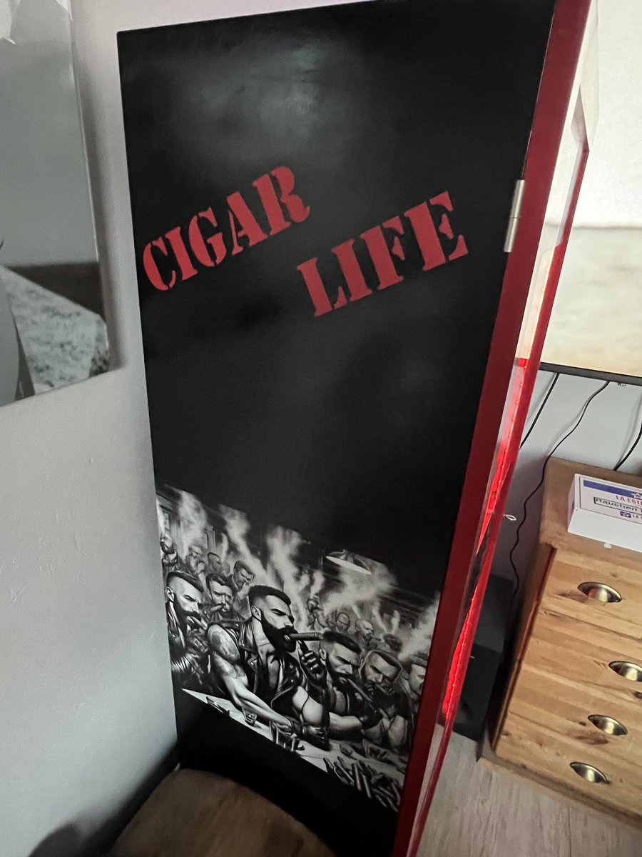 lederbiker78's tweet photo. My New Humidor 

You Like it Pigs ???? https://t.co/IhWiOnmMCf