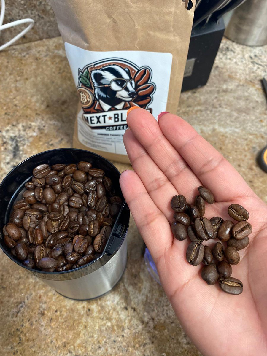 nextblockvend's tweet photo. May your day be as rich as your morning coffee ☕️!
#Bitcoin #NextBlockCoffee #FamilyBusiness 🇺🇸#CoffeeLovers ❤️#FreshRoasted #BTC 💪 https://t.co/ZwZ6b1POCd