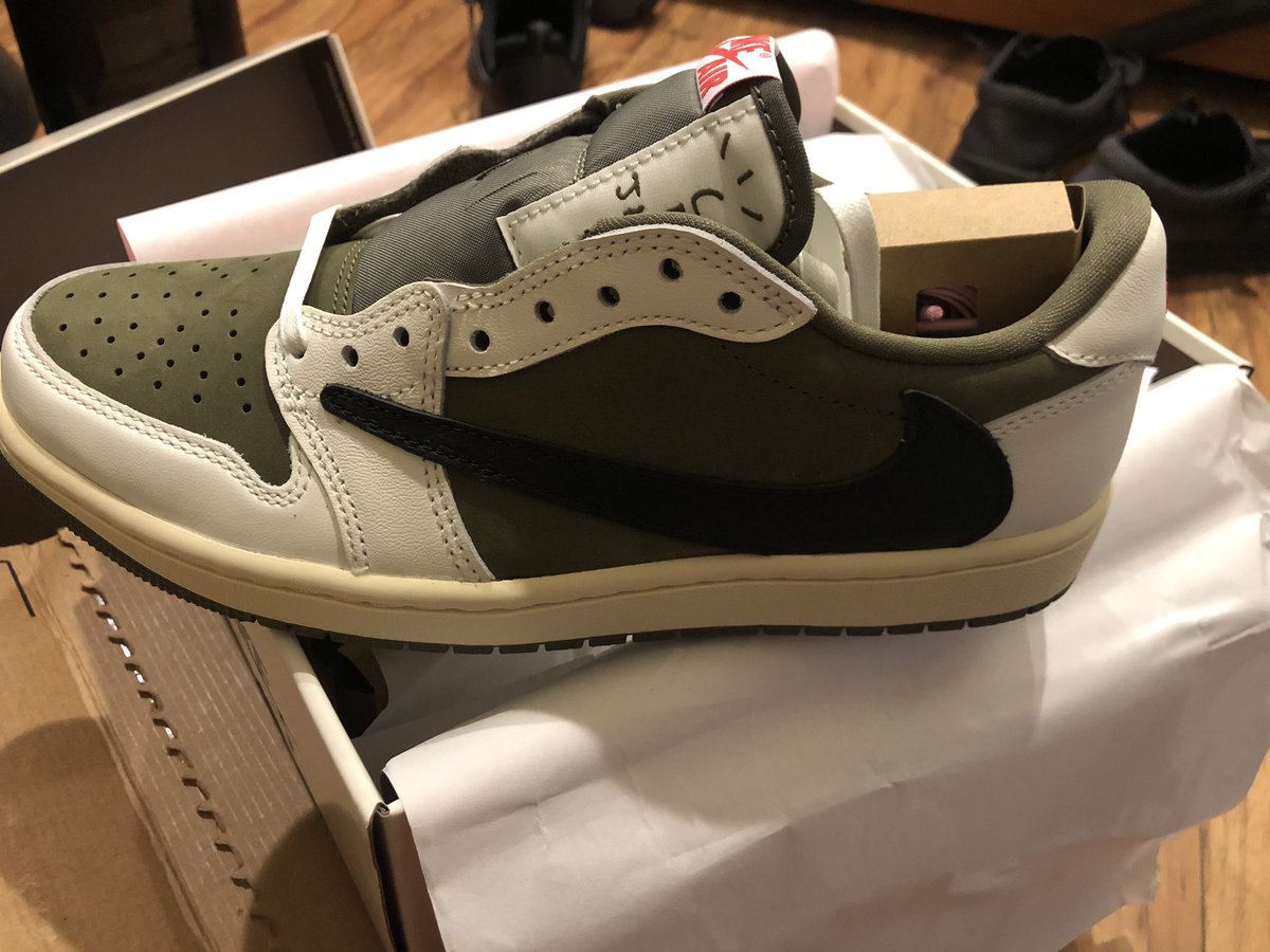 wcg010's tweet photo. @snkr_twitr mail call. My first pair of T. S. 
#nike #snkrs #TravisScott https://t.co/CHgJxQPNrL