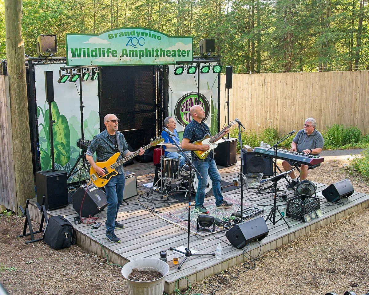 Join us Friday 10/25 for spooky cocktails, light nibbles, and bewitching entertainment by Green Eggs and Jam. 🍷🍺🎼🌮 Wear your costumes to be entered into the costume contest, or just come and enjoy! Event is 5:30-8pm. Costume contest starts at 7! 🎃👻brandywinezoo.org/spiritsatthezoo