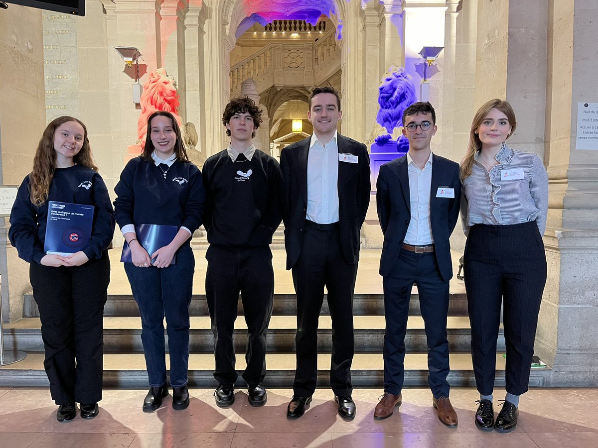 Nuit du Droit au tribunal de commerce: les étudiants du M2 Droit des affaires MBA de Paris 2 à l’accueil et de la Grande École de Droit de Paris Saclay à l’accueil!