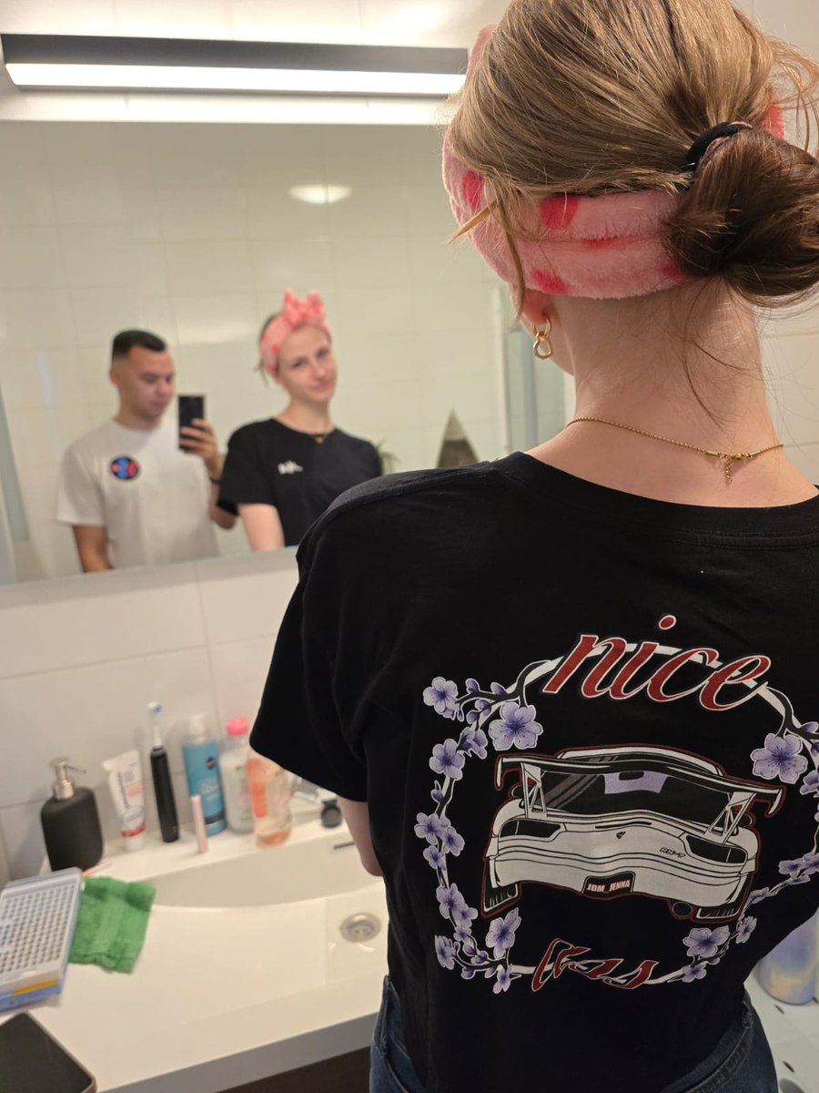 venusxskull's tweet photo. Thank you @KittyCatJenna 💖 im so in love with this crop top😭😭🥹 credits to ur artist! I LOVE U WIFEY https://t.co/d2CMQvVeRM