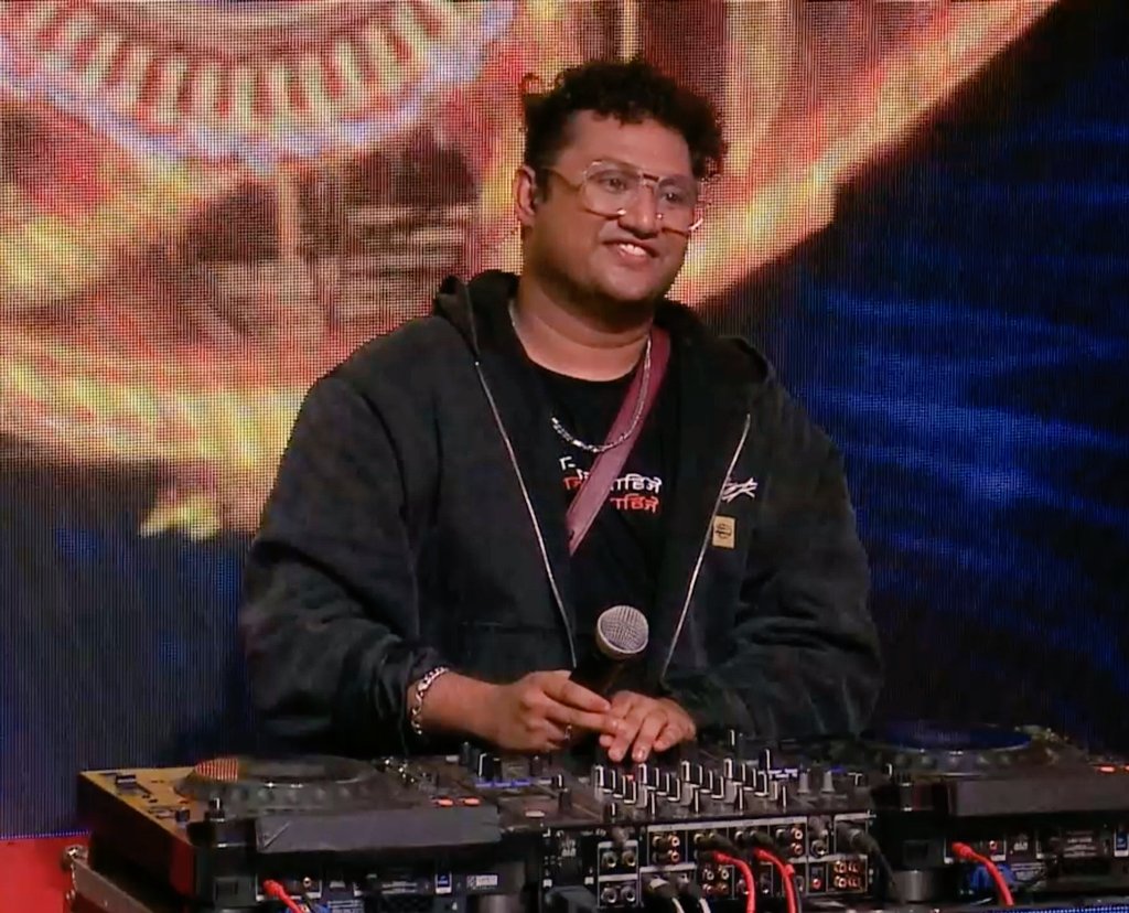 If this guy can make it BiggBoss as DJ, then anyone can. Thanks god. Our college always bring professionals. Just using some bluffers you can't make good song.  Anyways no hate!!

#BiggbossMarathi5 #Nikkitamboli 
#VoteforNikkiTamboli