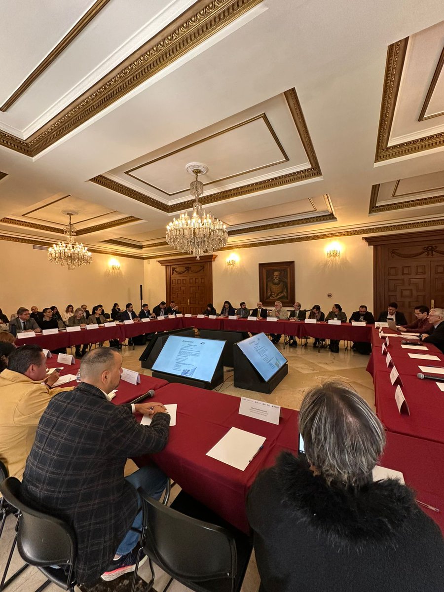 A_Encinas_R's tweet photo. Esta mañana nos congregamos en Los Pinos funcionarios y futuros funcionarios de la Federación, el Estado de México, Hidalgo y la Ciudad de México en la cuarta sesión de coordinación para la construcción del Programa de Ordenamiento de la Zona Metropolitana del Valle de México

Los ejes de discusión de hoy serán medio ambiente y gestión de residuos