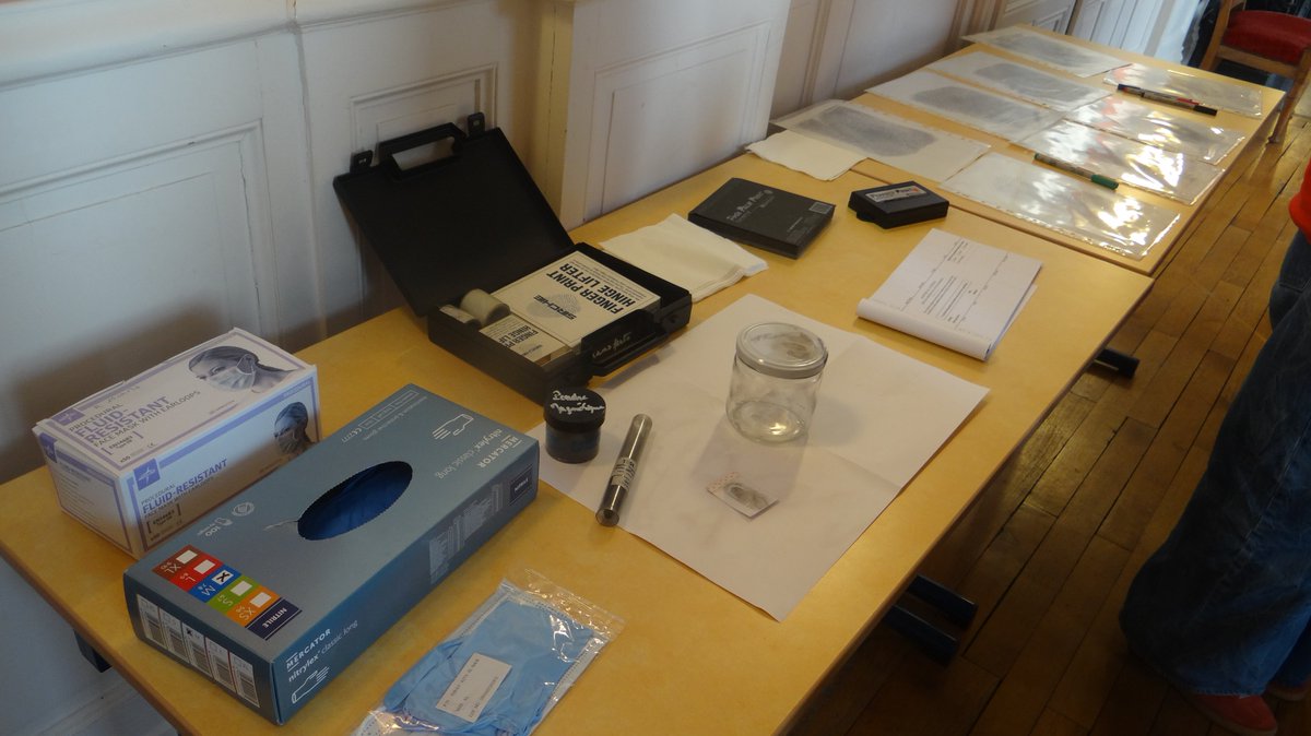 Vif succès pour les ateliers de police scientifique organisés au 🏦palais de justice. Au programme : reconstitution de scène de crime, recherche de traces, d'empreintes. Nos visiteurs ont pu jouer aux enquêteurs🕵️‍♀️🕵️‍♂️