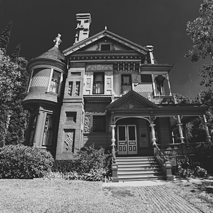 LA_WITCH's tweet photo. join us for a special night at the iconic @Heritagesquarem in LA 🦇 

we’re closing out SISTER MIDNIGHT II film festival with a performance on saturday, november 9th! 

TIX: https://t.co/u8ksFBy0cu https://t.co/YLASlwHPv1