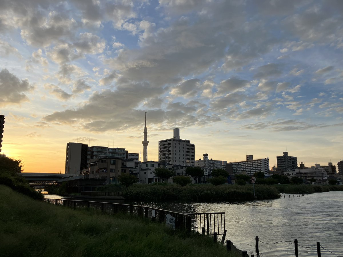 zzzz6782's tweet photo. いい夕焼けでした。 https://t.co/KmlD5uJj6K