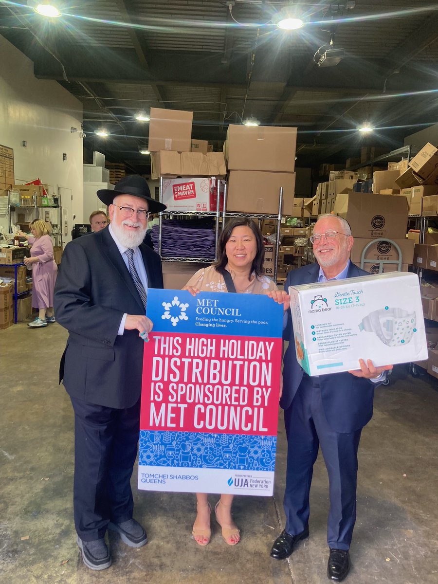 Grace Meng (@repgracemeng) on Twitter photo I was proud to join the High Holiday Food Distribution at Tomchei Shabbos Queens in #KewGardens this week.
Thanks to community partners like <a href="/MetCouncil/">Met Council</a>, we helped to deliver household staples to more than 181,000 New Yorkers! I was proud to join the High Holiday Food Distribution at Tomchei Shabbos Queens in #KewGardens this week.
Thanks to community partners like <a href="/MetCouncil/">Met Council</a>, we helped to deliver household staples to more than 181,000 New Yorkers!