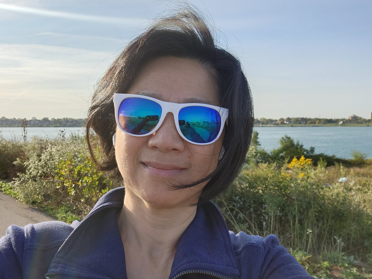 Mandarin_Voice's tweet photo. A bird 🐦 a boat 🚢 &amp; a busy 🐝 this morning on the Detroit Riverfront for an exhilarating run🏃‍♀️ Had to get my energy up for the Women of Color STEM Conference.

#Run
#Endorphins 
#WOCTechnology
#WOCSTEM
#Motown
#Detroit
#AsianAmericanSpeaker #KeynoteSpeakerDottieLi 
#BossLadies https://t.co/kdHkhsQ9Nw