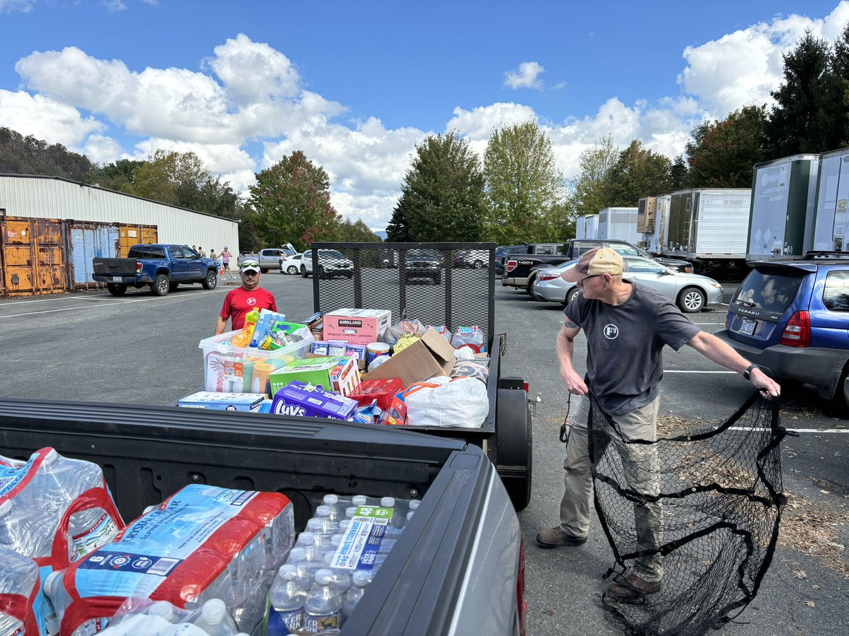 mjambler's tweet image. @F3Greensboro We have been redeployed twice by the Summit in Boone to take supplies out to the surrounding communities. @f3radiator @F3doublechek Fastening down the next load headed out.