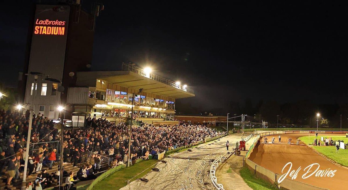 SteveEvansUSA's tweet photo. You have to be a special kind of oblivious and detached from reality if you want to take this away from a city after 95 years. Monday night Speedway in Wolverhampton has been replaced by absolutely absolutely nothing at the stadium! 
@WolvesSpeedway @EntainGroup @EntainFdn https://t.co/ge7rynWBa2