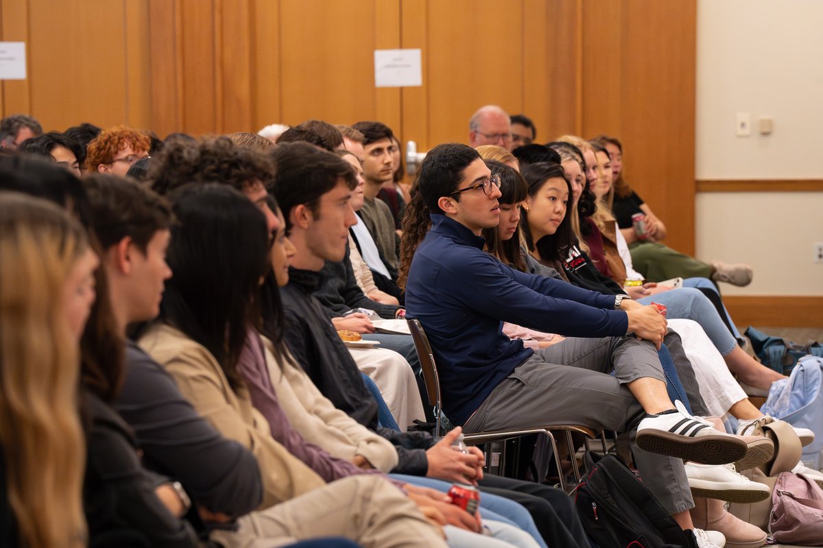 Harvard_Law's tweet image. Harvard Law Professor Stephen Breyer spoke about his time on the Supreme Court and theories of constitutional interpretation during a lunchtime book talk earlier this week.