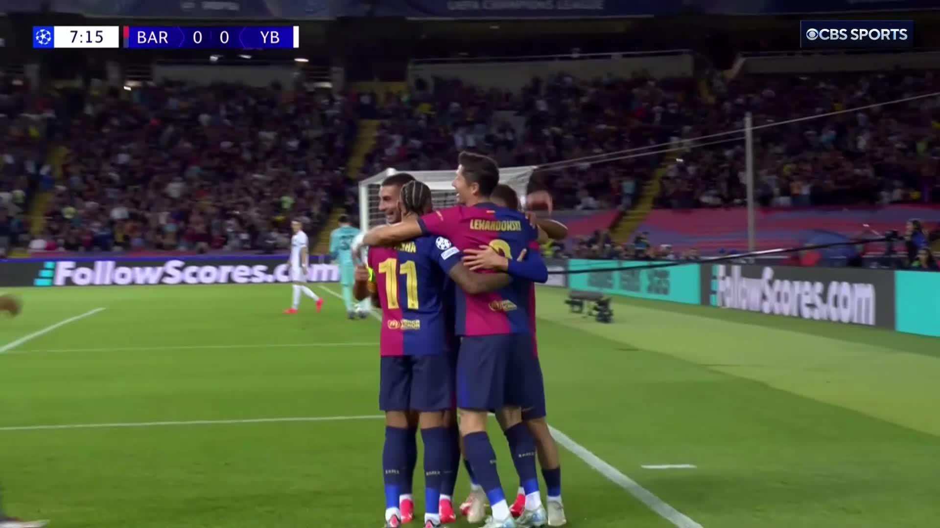 Robert Lewandowski finishes up a brilliant team move to put Barcelona in front 💥