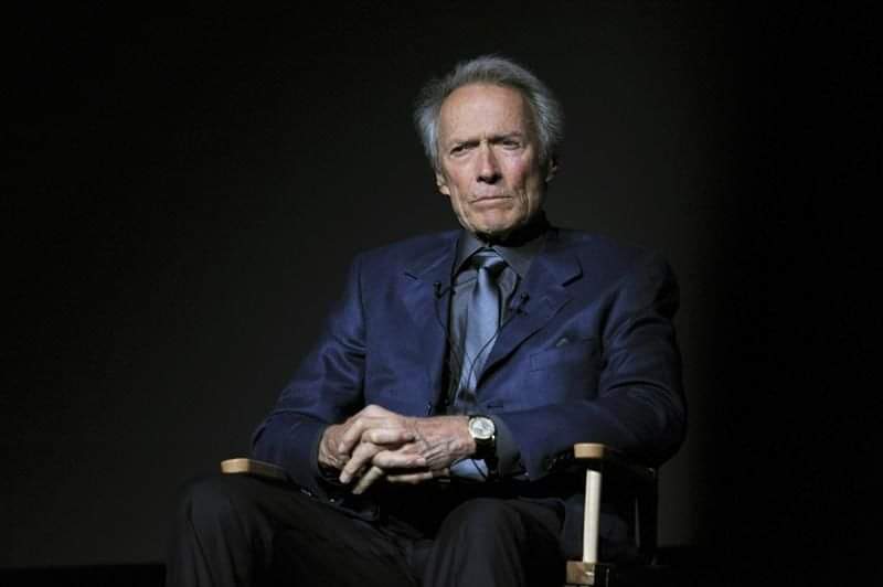 Dijo una vez Clint Eastwood: "¿Te acuerdas cuando eras pequeño y querías ser grande para hacer lo que te diera la gana? ¿Qué tal vas con eso? El tiempo no se detiene ni espera por nadie, así que no pierdas la vida en pequeñeces. Sigue adelante, porque hoy eres lo más viejo que