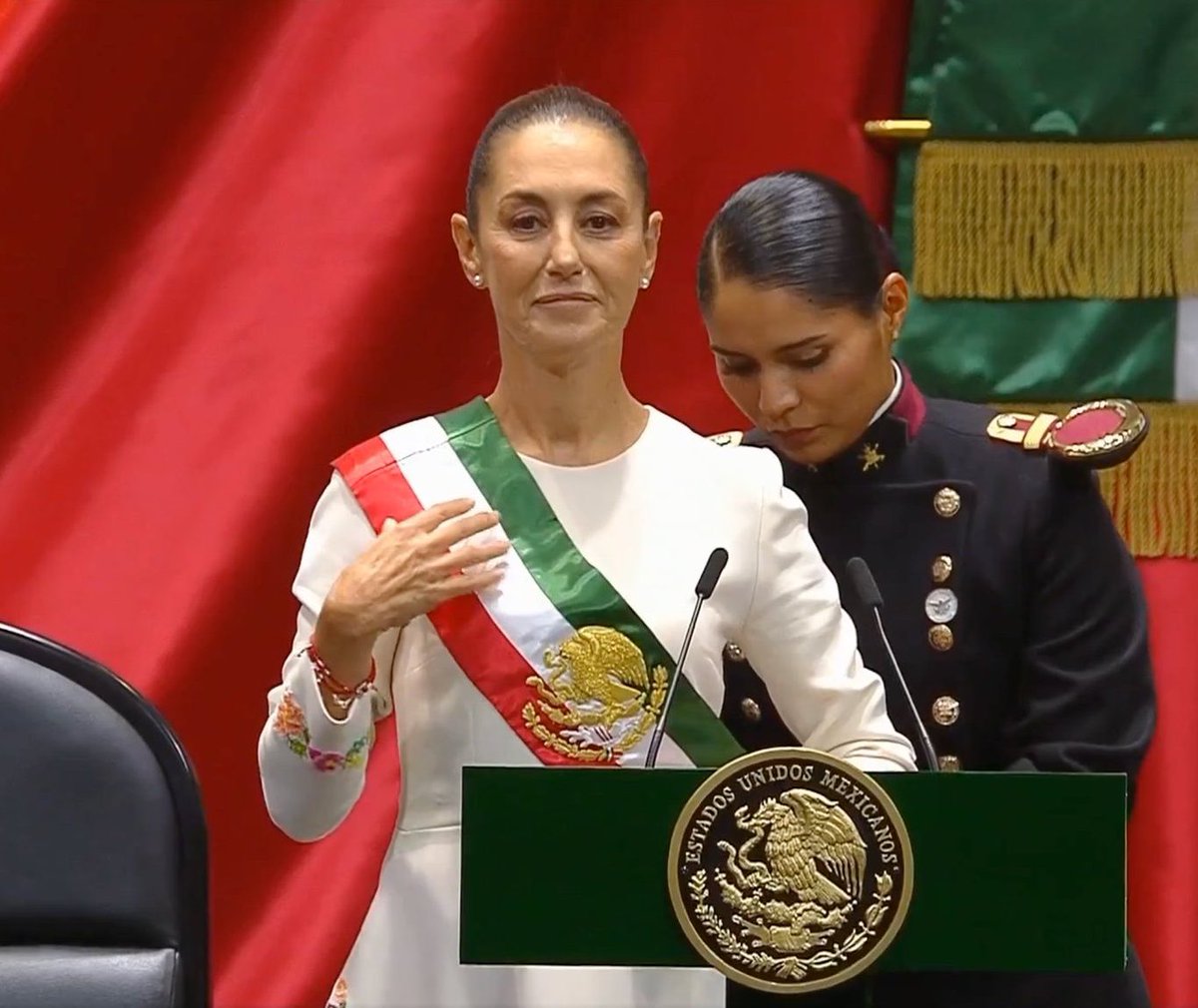 Cuando entendamos que este logro No nada más es de <a href="/Claudiashein/">Claudia Sheinbaum Pardo</a> sino de todas las mujeres que históricamente lucharon para que sus derechos fueran visibles 
Y que la mujer tuviera las mismas oportunidades , vamos a entender que no se trata de colores si no de equidad y justicia
