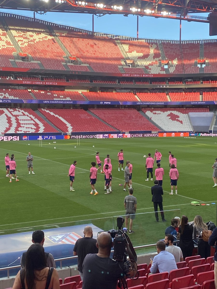 El Atlético entrenó en el estadio Da Luz de Lisboa.mañana espera el Benfica.