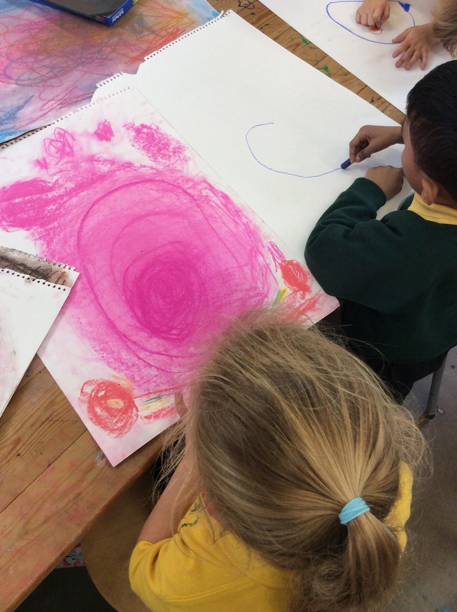 staldhelmspri's tweet photo. Nightingale Class fully embraced their roles as artists on Day 1 of #schoolwithoutwalls with @HWSomerset and @PenAHay. They used sketchbooks in the exhibition and scaled these up using different materials before creating beautiful collaborative art through projection and shadow. https://t.co/xow5w7GOg2