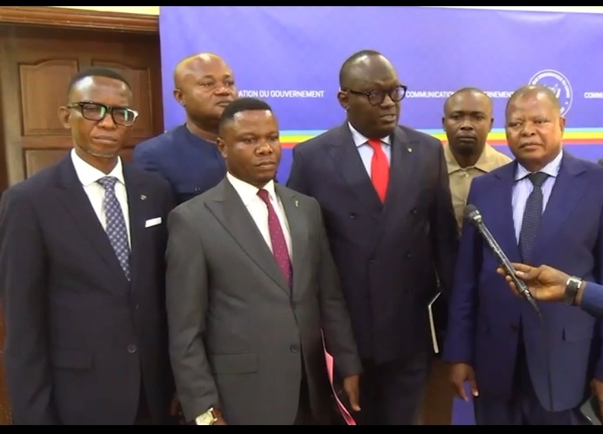 MulanguEdo's tweet photo. Avec quelques collègues du caucus des députés nationaux du Kasaï, nous avons rencontré, ce mardi 1er oct, la ministre de l'Enseignement Supérieur et Universitaire, Marie-Thérèse Sombo, pour attirer son attention sur les problèmes que connait son secteur dans notre province, (1/2) https://t.co/HhqH4CT3D9