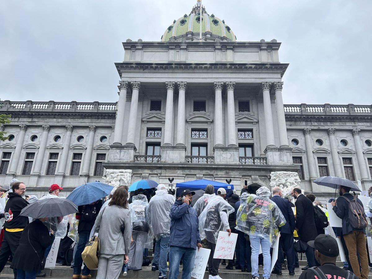 MLinPHL's tweet photo. Huddled and damp masses standing up for transit funding. ⁦@transit4philly⁩ https://t.co/9Ke8Pq53GM