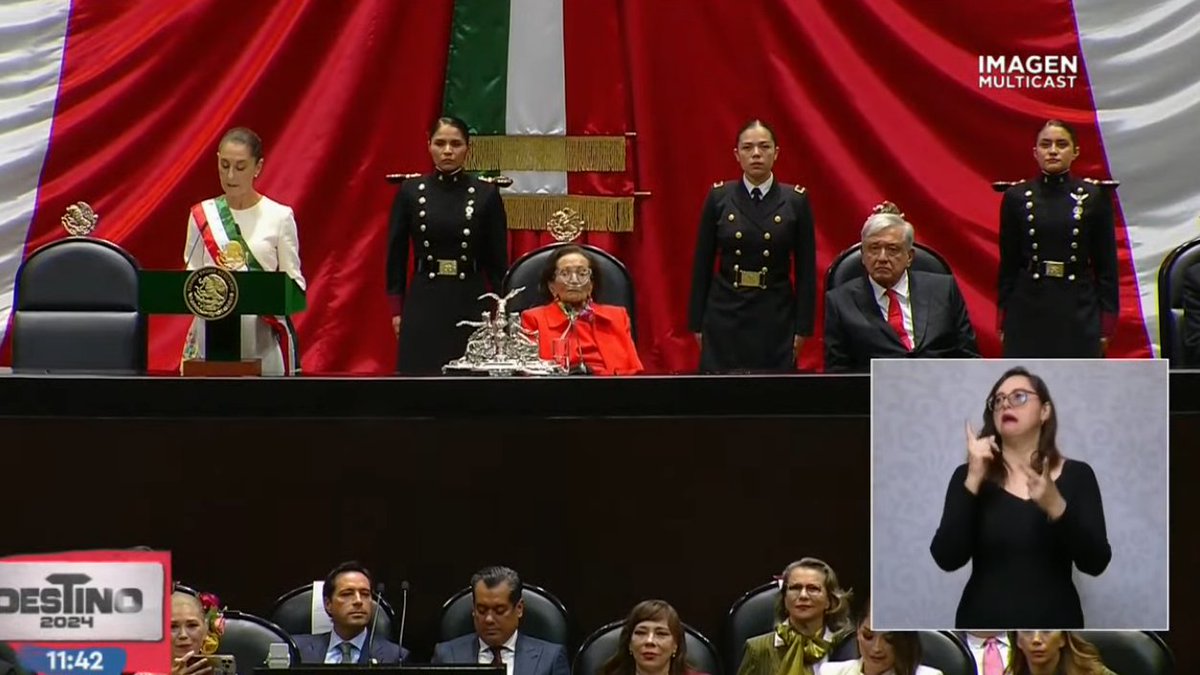 ElCuerv0Nica's tweet photo. 🇲🇽 Hoy fue la juramentación de la Presidenta @Claudiashein, quien tiene la enorme responsabilidad de continuar y profundizar la #4taTransformacion en #México, iniciada por @lopezobrador_.
#PLOMO19 #RedFSLN