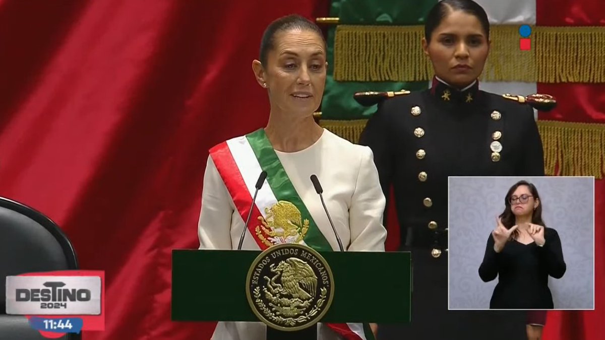 ElCuerv0Nica's tweet photo. 🇲🇽 Hoy fue la juramentación de la Presidenta @Claudiashein, quien tiene la enorme responsabilidad de continuar y profundizar la #4taTransformacion en #México, iniciada por @lopezobrador_.
#PLOMO19 #RedFSLN