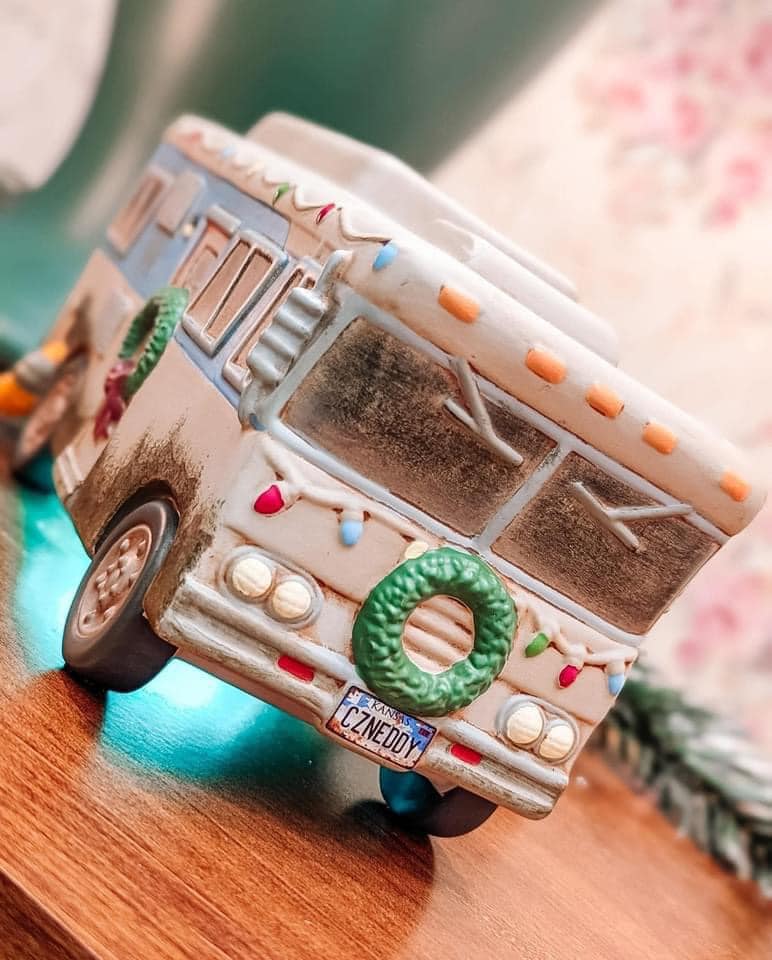 THE HOLIDAY COLLECTION IS HERE!
Check out Cousin Eddie’s RV ($65) and A Griswold Christmas – Scentsy Bar, $7 Enthusiastic notes of fresh fir balsam tower precariously over a nostalgic blend of winter pear and holiday spice.
Grab it before it SELLS OUT: connect.scentsy.us/shop/c/25082/h…