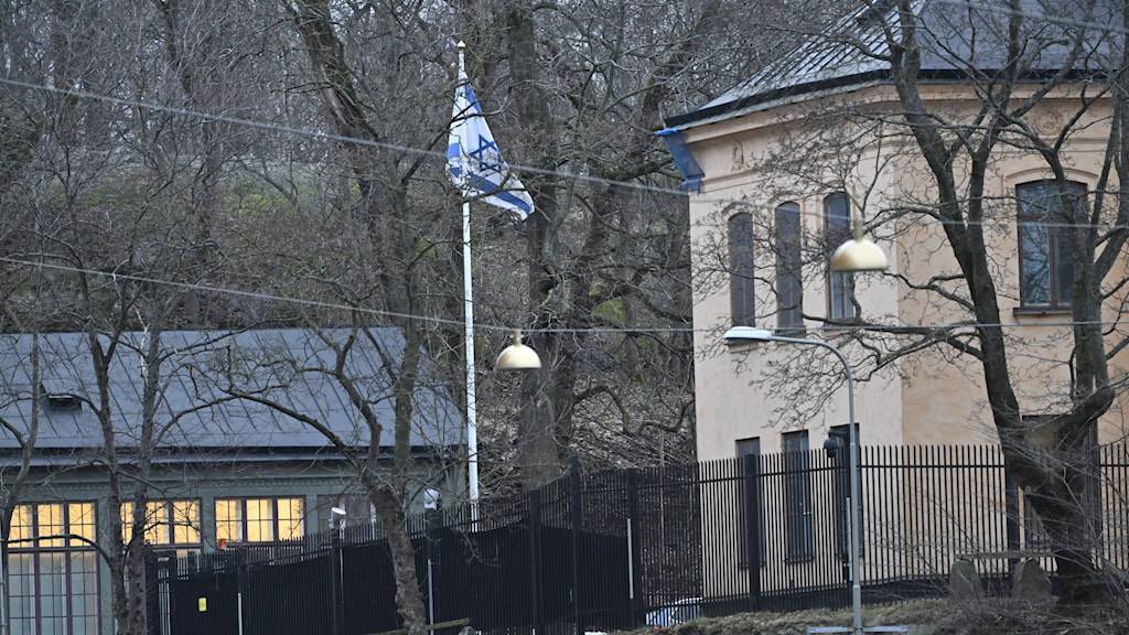 thirty_seconds0's tweet photo. Israel Ministry of Foreign Affairs:

We are reporting that an unusual incident has been investigated at the Israeli Embassy in Sweden.

It is emphasized that all embassy employees are safe, and none of them were injured. https://t.co/viQXLjqrjv