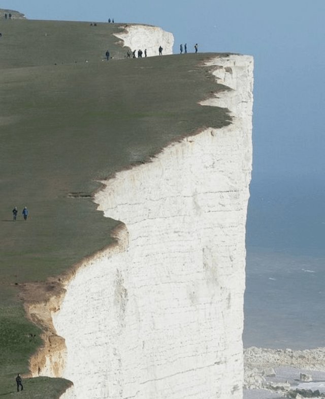 M_O_Gwhy's tweet photo. Have you ever been to the Cliffs of Dover? It's one of the most beautiful creations I've seen to this day! #CliffsofDover #UnitedKingdom #EricJohnson #megolithic #Earth https://t.co/59kn2z5dV6