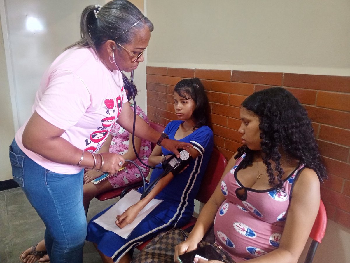 Desde las instalaciones de IMMUJER Caroní con el trabajo mancomunado del departamento de Salud, la Fundación Social Caroní y el movimiento Isabel Gómez brindamos atención integral a las mujeres del municipio Caroní.

#IMMUJER #Caroni

<a href="/NicolasMaduro/">Nicolás Maduro</a> <a href="/OviedoPSUV/">Tito Oviedo</a>